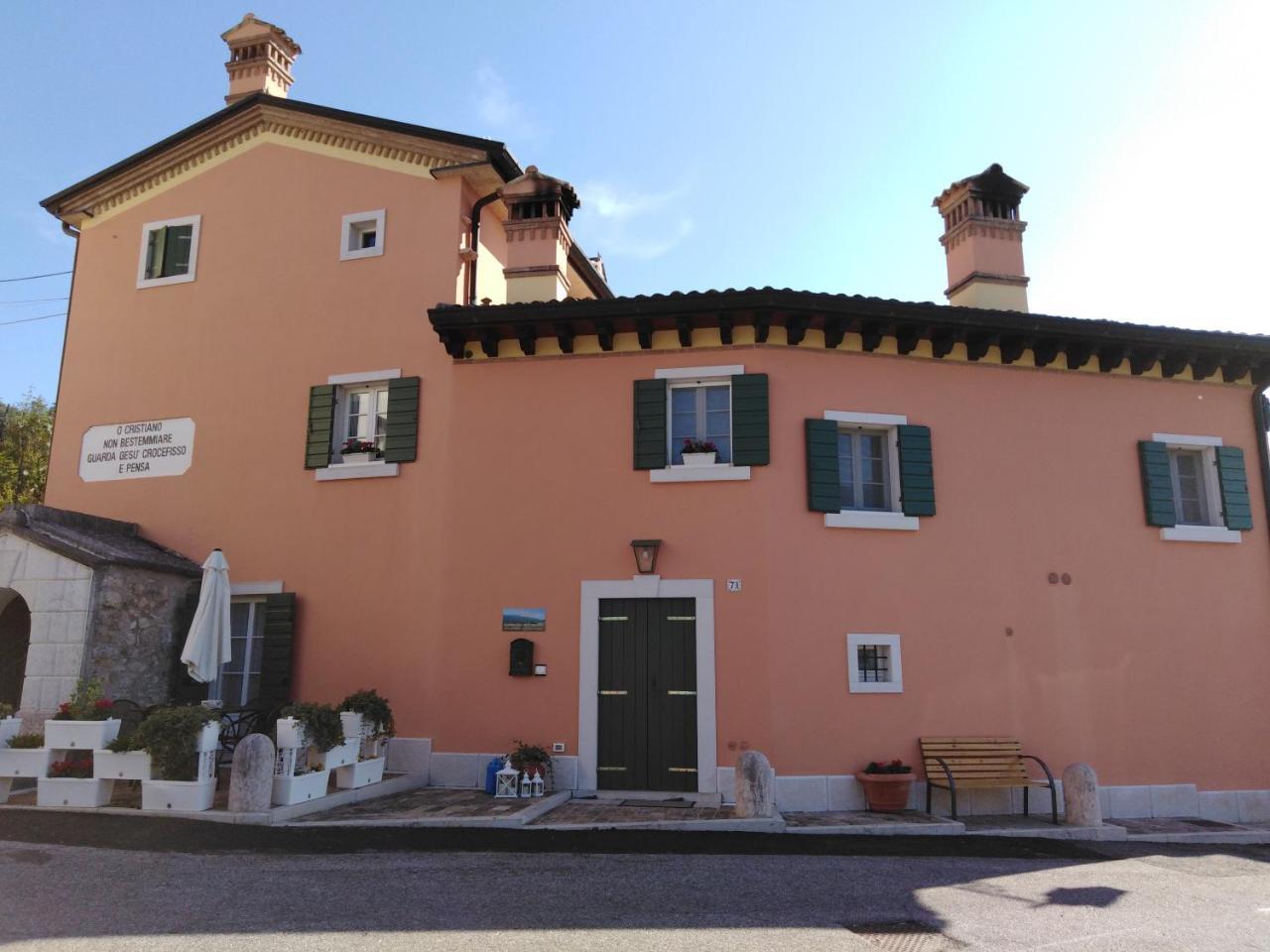 Casa Del Capitello
